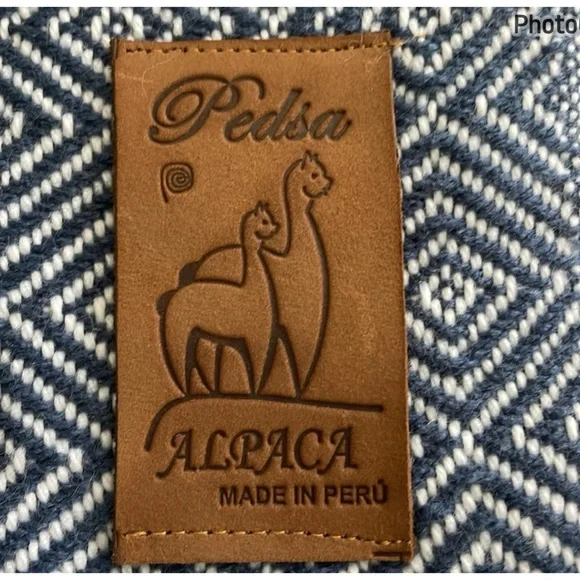 Peruvian Alpaca Throw Blanket - Picture 4 of 5